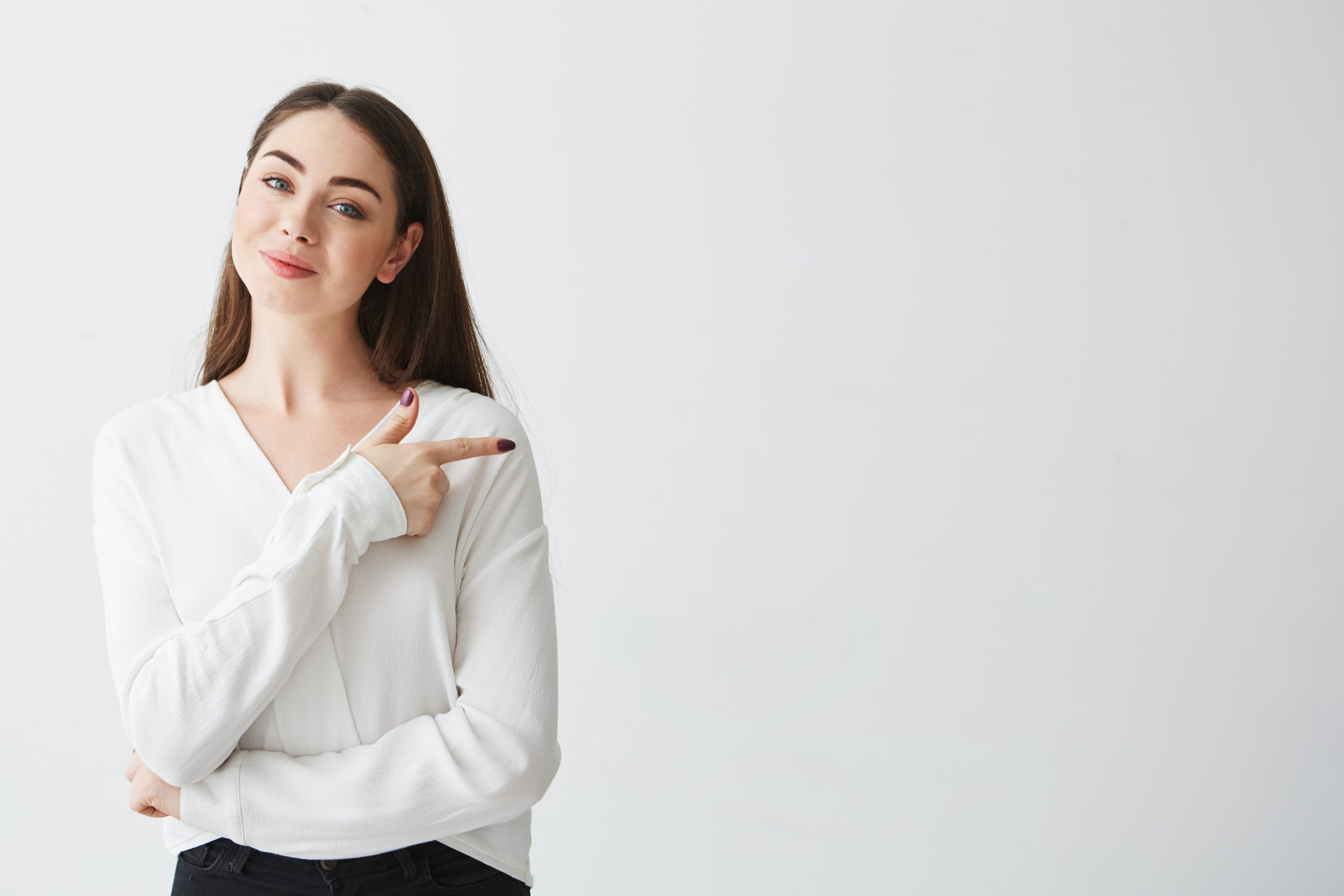 young-beautiful-brunette-businesswoman-smiling-pointing-finger-in-side-scaled